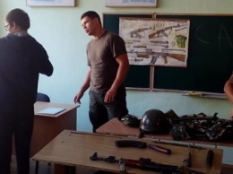 Сперма, игровые ноутбуки, противогазы и патроны: что купят в школы Киева за 8,5 миллиона