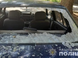 В Павлограде хулиган в нижнем белье бил автомобили