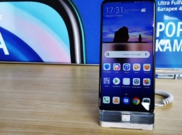 Huawei представила в Украине смартфон с выдвижной селфи-камерой