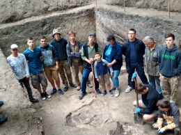 На Львовщине археологи открыли остатки церкви и захоронения XII века