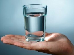 Диетолог Светлана Скосар: запивать ли еду водой?