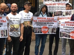 Оккупанты зовут на "разговор" крымских татар за пикет на Красной площади