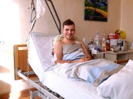 ''Не оставил мечту'': украинские военные врачи поддержали раненного на Донбассе бойца