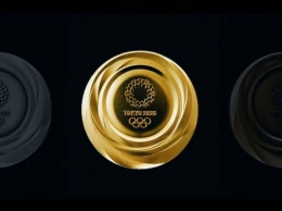 Японцы показали олимпийские медали из переработанных гаджетов (видео)