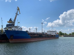 В Измаиле арестовали танкер, который россияне использовали, чтобы не пустить украинские корабли в Азовское море (фото. видео)
