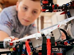 Роботы, квадрокоптеры и набор альпиниста: что купят для школ Днепра за 2,3 миллиона гривен