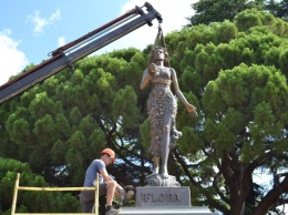 Никитский ботсад заставили заменить статую богини Флоры на Ленина