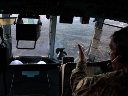 Украинские летчики совершили посадку в кратере самого активного вулкана Африки