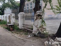 В Кривом Роге вандалов-металлистов поймали при попытке разобрать школьный забор