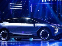 В Китае представили уникальный автомобиль с девятью дверьми
