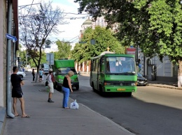 Шесть автобусов и троллейбус: в Харькове из-за перекрытой улицы транспорт поменял маршрут