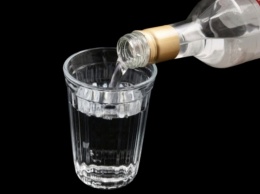 Из-за смерти сына в ДТП: 50-летняя жительница Херсонщины выпила водки с ядом