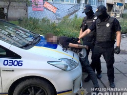 Полицейские в Кривом Роге задержали молодого парня с крупной дозой наркотиков