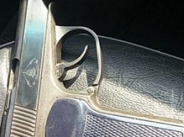 В Днепре задержали водителя на Mercedes с оружием в салоне авто
