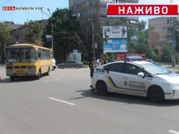 В Кривом Роге маршрутное такси совершило наезд на человека на пешеходном переходе на ул. Лермонтова в Кривом Роге (фото, видео)