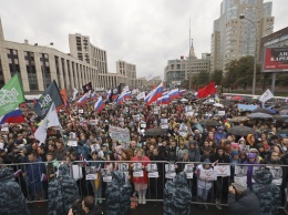 Согласованный митинг оппозиции в Москве собрал около 50 тысяч человек