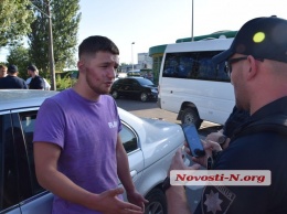 В центре Николаева возник серьезный конфликт между полицейскими и водителем BMW. ВИДЕО