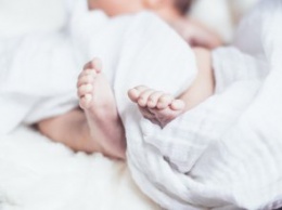 В Каменском на порог больницы подбросили 2-месячного младенца: полиция просит помощи в розыске матери малыша