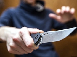 Напал на женщину с ножом: ограбление среди белого дня