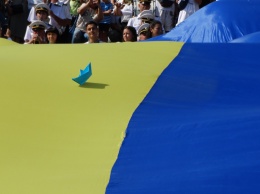 На Потемкинской лестнице развернули 28-метровый флаг Украины: акцию посвятили заложникам кремля