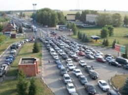 На границе с Венгрией в очередях находились более 200 авто