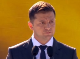 "МакДональдс", "Танец пингвина" и венок Януковича: чем запомнилась речь Зеленского ко Дню Независимости