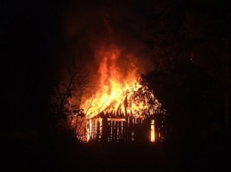 В Кривом Роге за сутки горели 5 сараев, заброшенные здания и дом