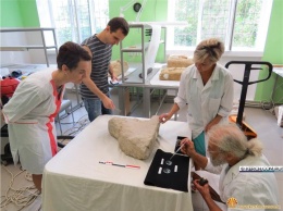 В Керчи взялись за реставрацию повышенной сложности каменных артефактов античности