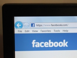 Facebook перестраховался и убрал слоган о том, что социальная сеть бесплатна