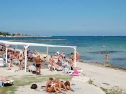 Российские военные избили на пляже в Севастополе молодую семью