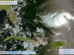 Российские спутники запечатлели ураган «Дориан»
