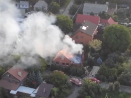 ''Гори, гори ясно'': в ''ДНР'' сожгли дом главаря террористов. Видео
