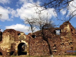 Старинный замок на Тернопольщине готовят к самобытному празднику