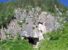Археологи обнаружили в Денисовой пещере древнейшую скульптуру