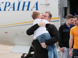 День "большого обмена": как в Украине встречали освобожденных в России украинцев