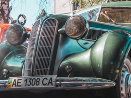 Шикарные ретро авто и масса улыбок: как прошел автопробег Миклашевского в Днепре