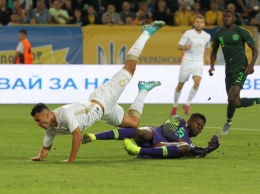 Сборная Украины по футболу, благодаря ошибке арбитров, спасла ничью в матче с Нигерией