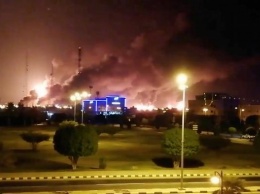 Цены на нефть взлетели после атаки на заводы в Саудовской Аравии