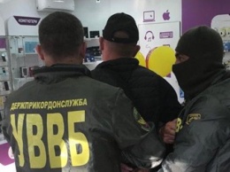 На Буковине задержаны два пограничника за взятки за контрабанду сигарет