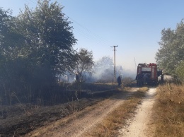 Крупный пожар под Харьковом: огонь тушили почти сутки (фото)