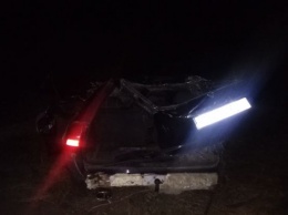 В Хмельницкой области автомобиль въехал в электроопору, погибли четыре человека