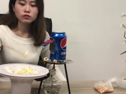 В Китае 14-летняя девушка погибла во время приготовления попкорна по рецепту блогера