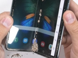 Блогер испытал на прочность обновленную версию Samsung Galaxy Fold