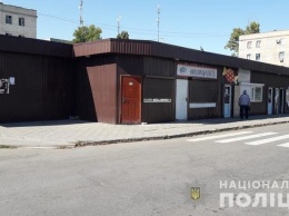 На Днепропетровщине полиция закрыли магазин, где незаконно продавали алкоголь, - ФОТО