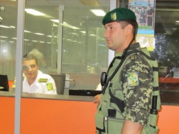 Таможенники пресекли попытку незаконного ввоза брендовой одежды в аэропорту "Борисполь"