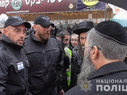 Израильские полицейские помогут украинским коллегам следить за 40 тысячами хасидов в Умани