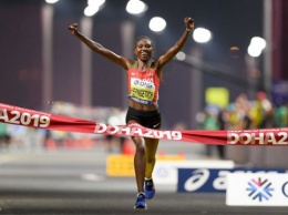 Кенийка Чепнгетич выиграла марафон на ЧМ по легкой атлетике