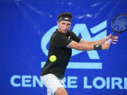 Сергей Стаховский потерпел поражение в четвертьфинале теннисного турнира АТР в Орлеане