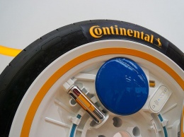 Continental представила на автосалоне самоподкачивающиеся шины будущего