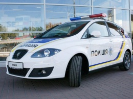 На Одесской трассе Skoda протаранила полицейский Prius: видео момента ДТП